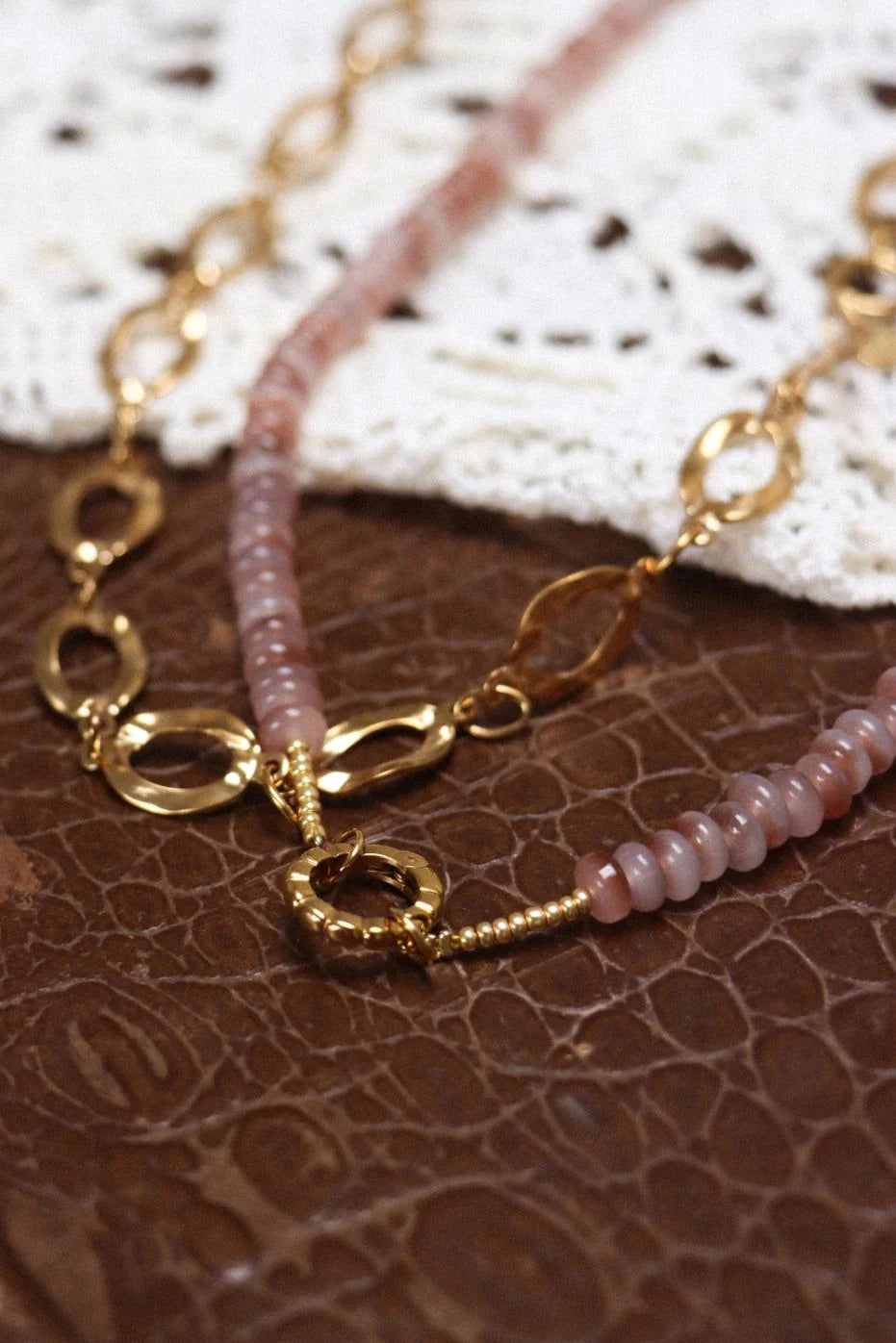 Satin twist necklace gold Label Kiki
