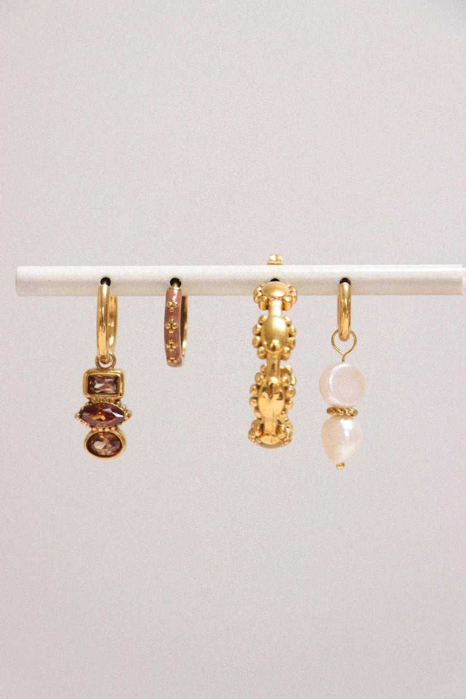 Belle pearl hoop gold Label Kikik