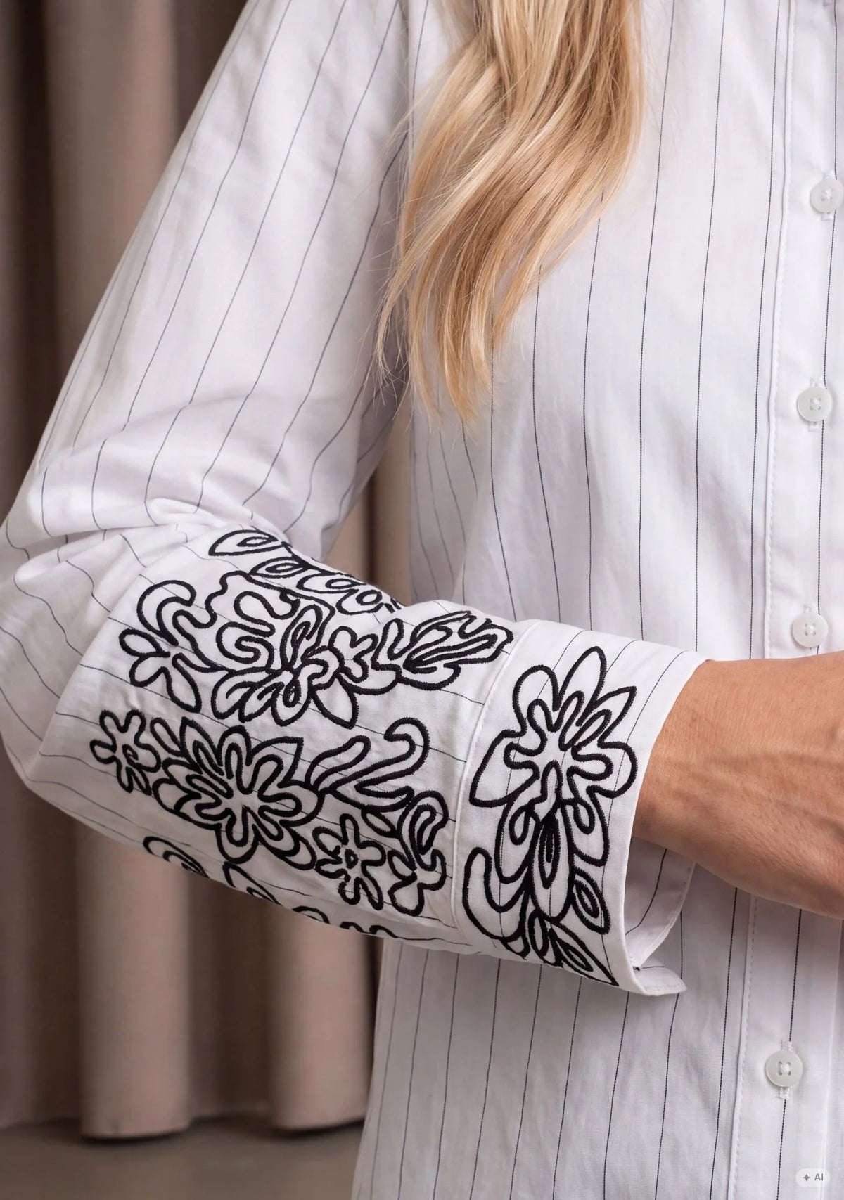 Sigga geborduurde blouse Isay