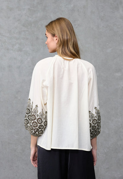 Love & Divine Blouse met geborduurde mouwen